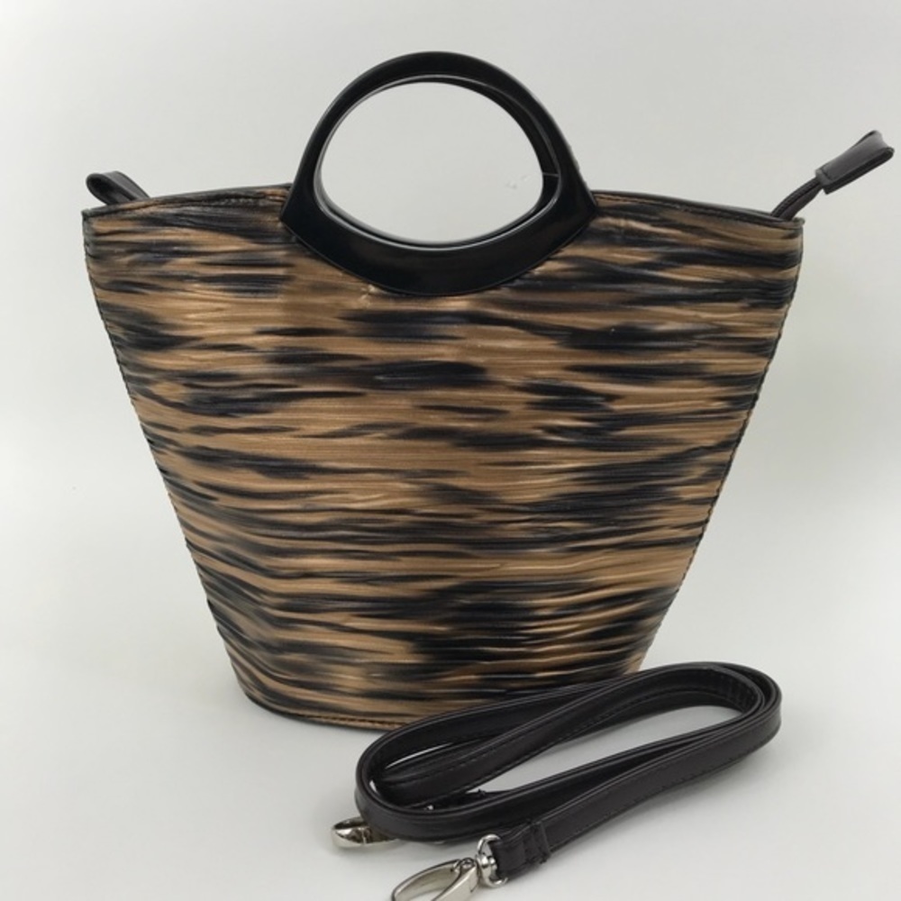 BellaKiara Cute black handbag with strap🎉 - Picture 3 of 4
